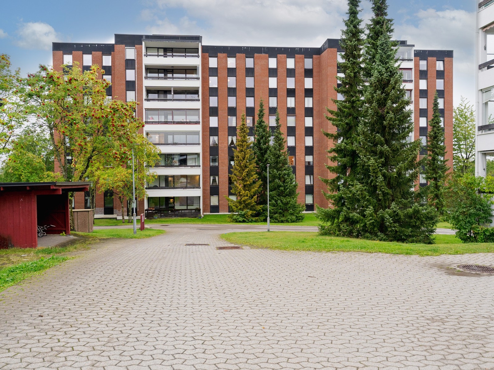 Borettslagets bilfrie indre område og flere lekeplasser gjør beliggenheten særlig fin for familier med barn. Galleribilde