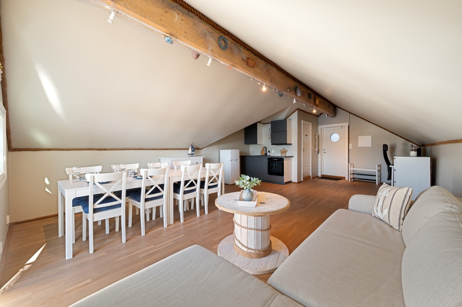 Inngang til loft på baksiden av naust. Galleribilde