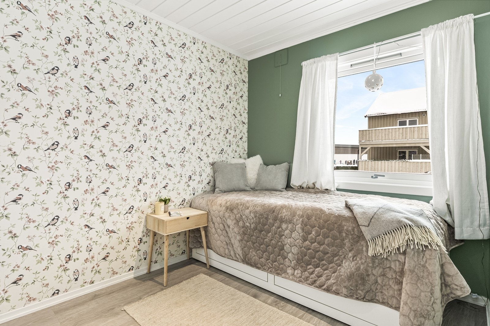 Soverom som passer godt som barnerom, gjesterom eller hjemmekontor. Galleribilde