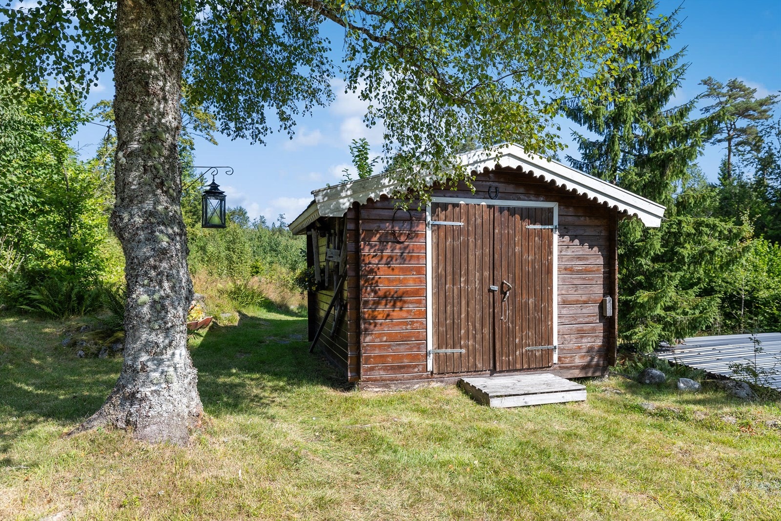 Bod med utedo på baksiden Galleribilde