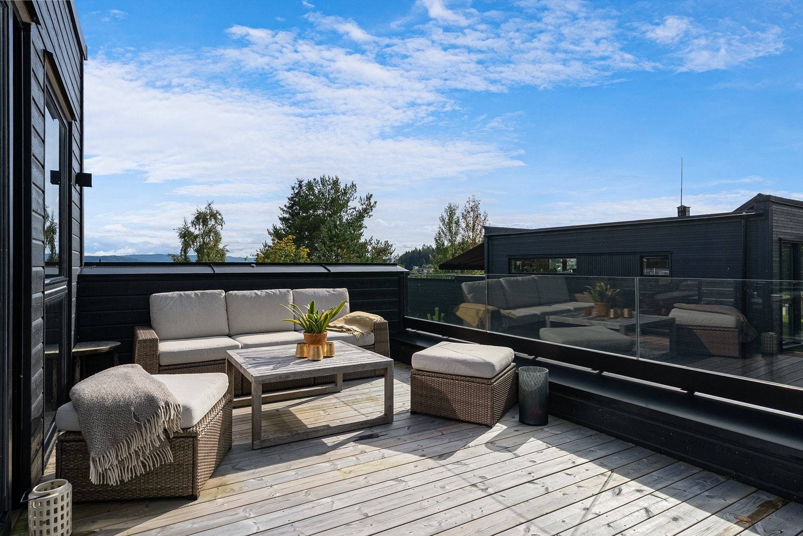 Stor takterrasse på 18 kvm med fin utsikt og gode solforhold Foto: Vidar Alvik i Grattis foto Galleribilde