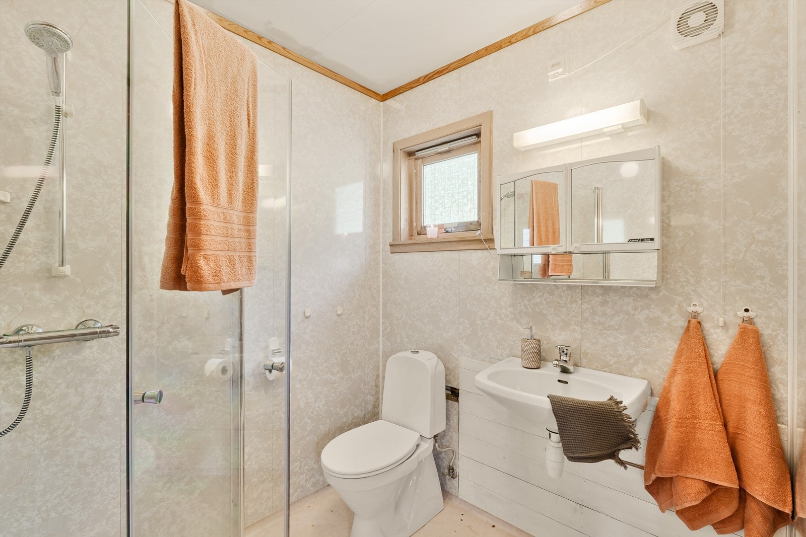 - Badet måler 3,2 m² - Galleribilde