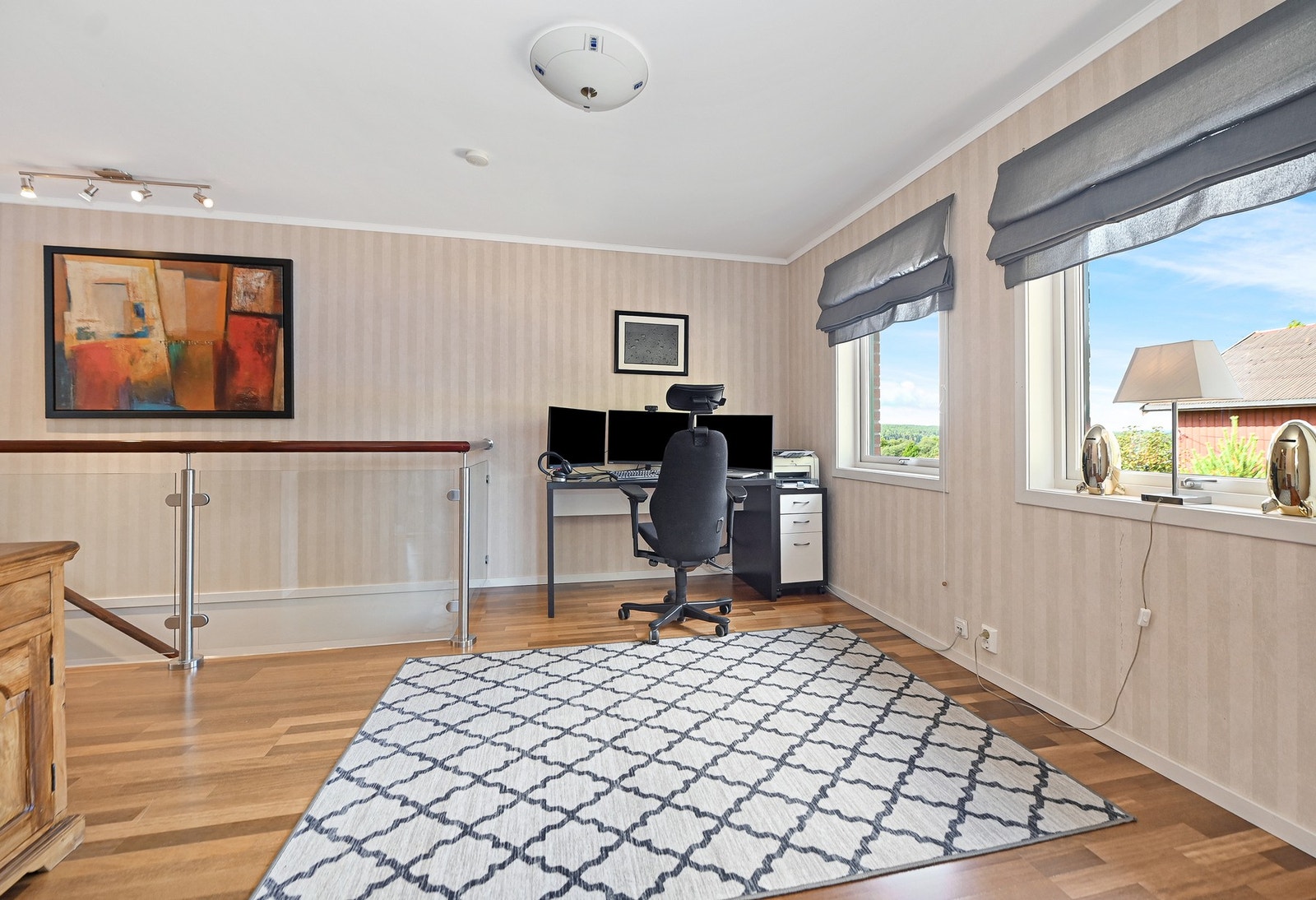 Utenfor de to barnerommene i 1. etasje er det lekerom/kontor. Galleribilde