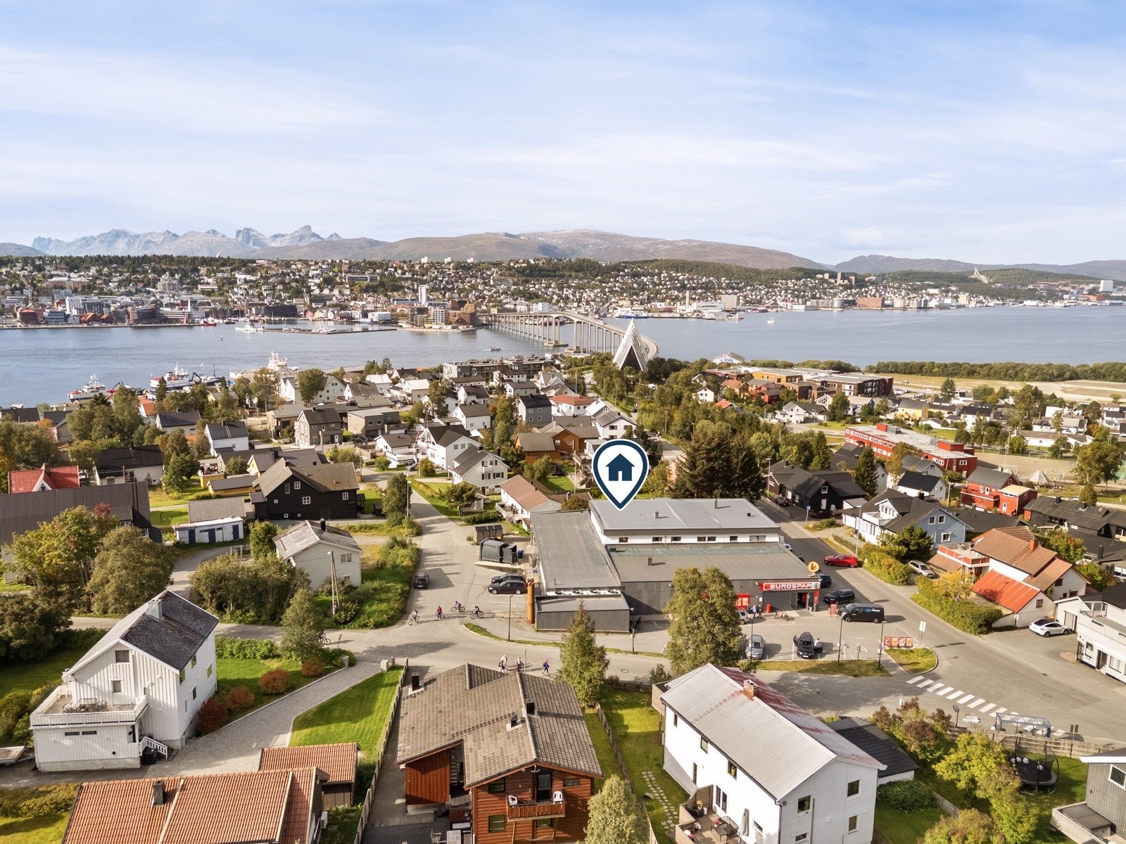 Rolig og familievennlig beliggenet med nærhet til skole, barnehage og dagligvare!
