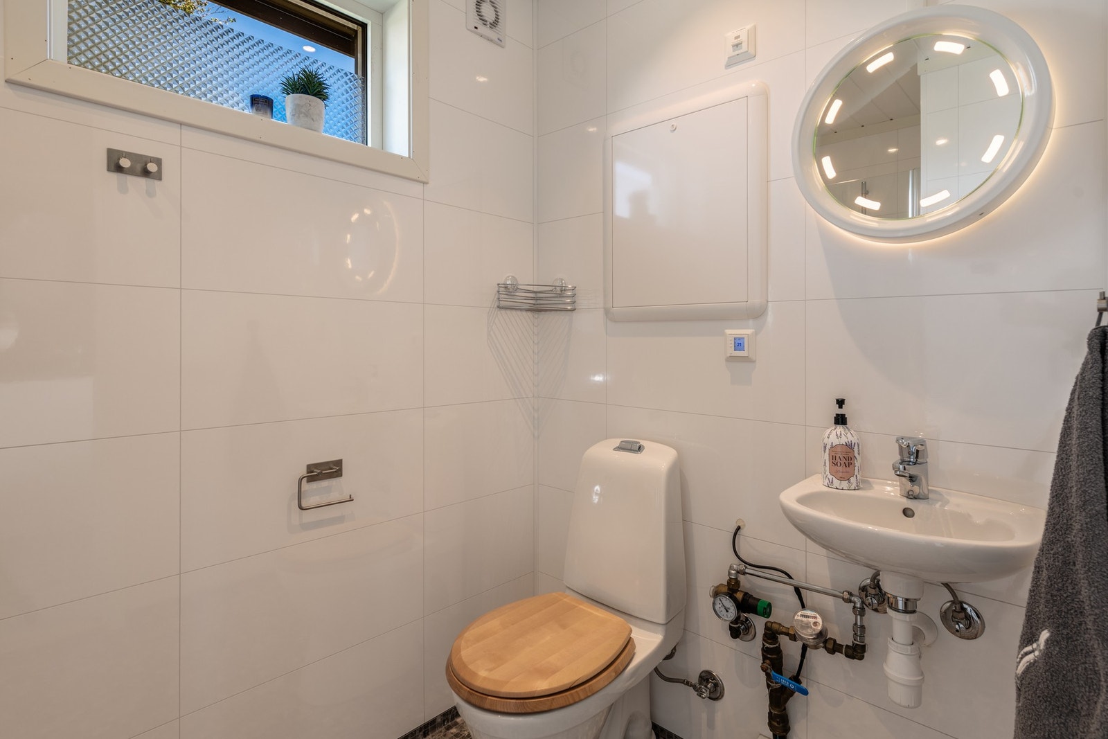Bad kledd med våtroms-/baderomsplater Galleribilde