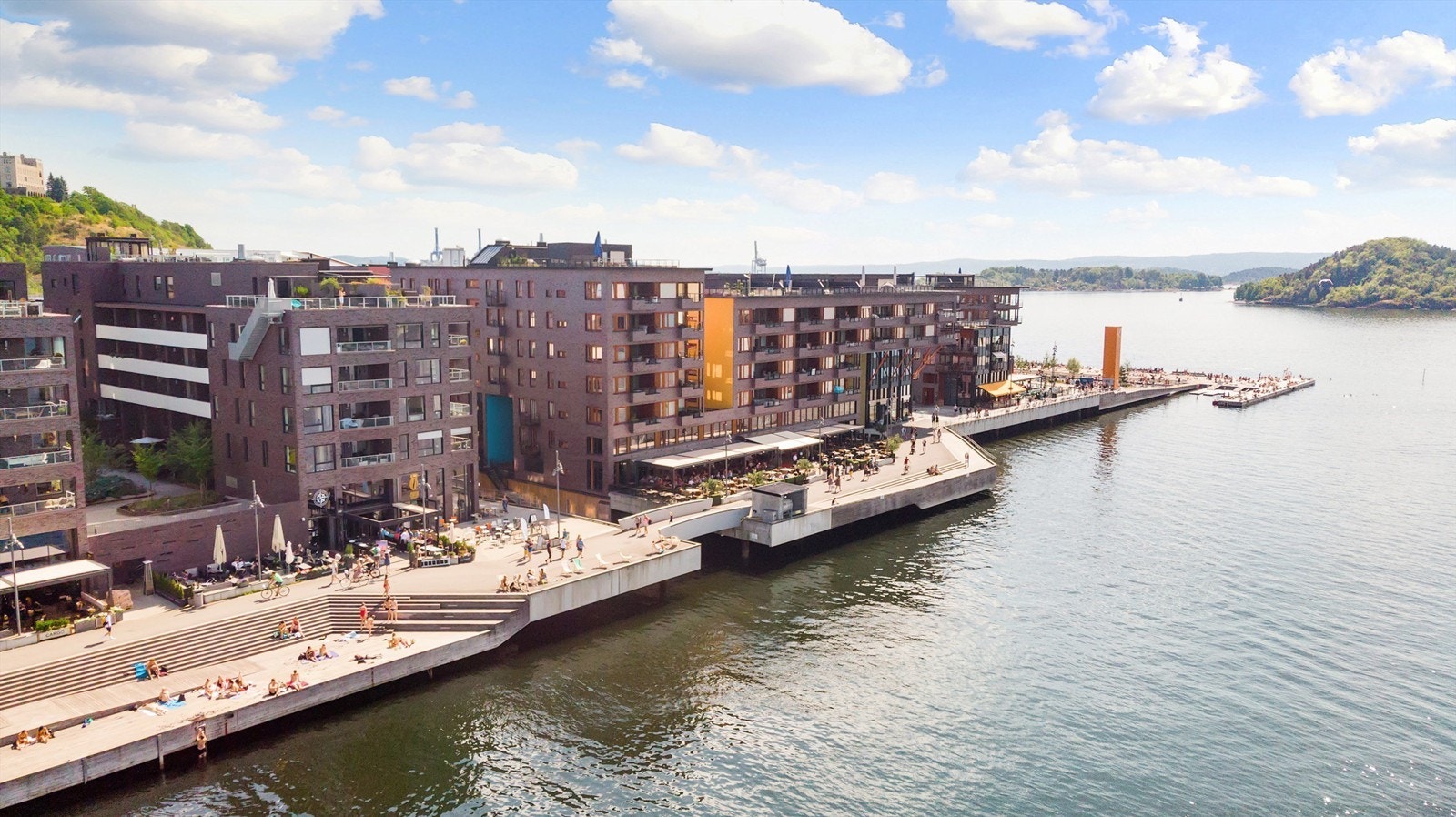 Sørenga | Nærheten til Sørenga byr på rekreasjon, gode matopplevelser og bading på varme sommerdager. Galleribilde