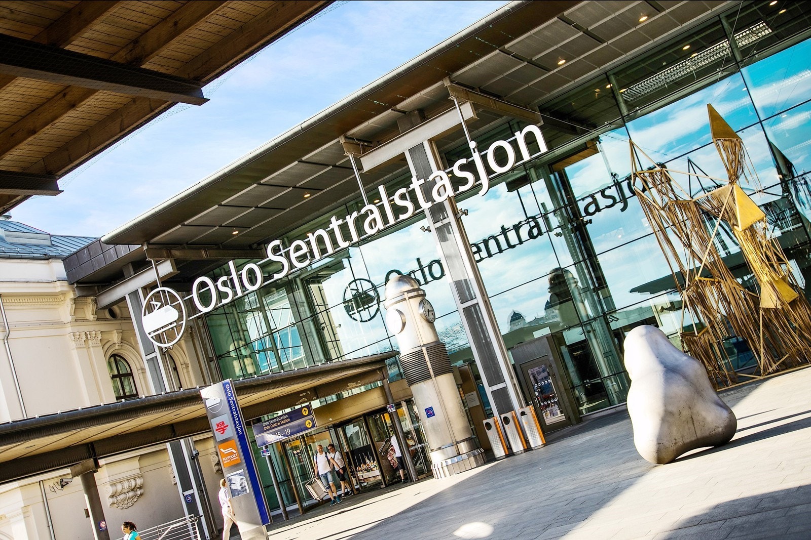 Sentralt | Med Oslo sentralstasjon kun en kort rusletur unna, er det enkelt å reise uansett hvor du skal. Mer sentralt kan du ikke bo. Galleribilde