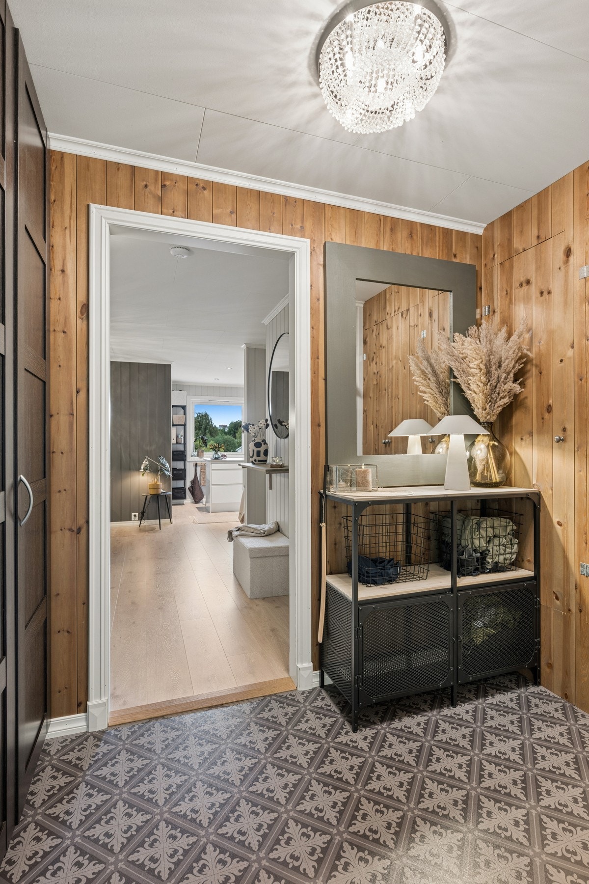 Hyggelig entré som ønsker deg velkommen inn. Galleribilde