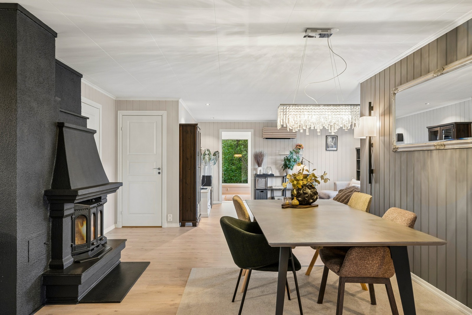 Oppvarming med peis og varmepumpe. Galleribilde