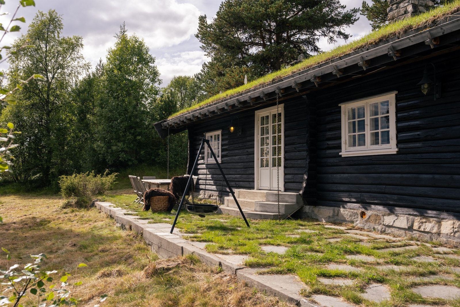 Utenfor stuen er det laget i stand en flott uteplass med svært usjenert beliggenhet. Galleribilde
