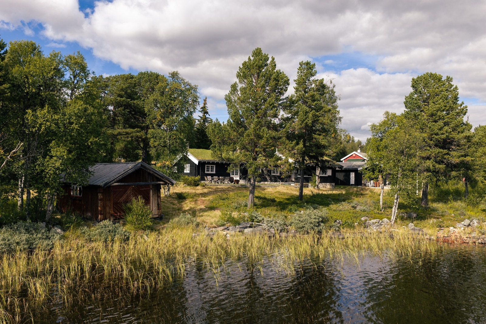 Joachim Fosse Martinsen har gleden av å presentere dette idylliske familiestedet med historier i veggene. Galleribilde