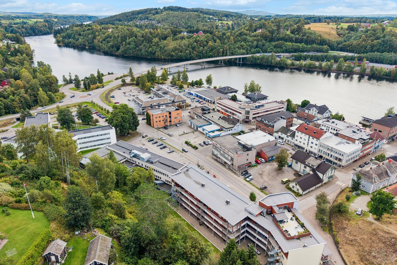 Beliggenheten gjør det enkelt å klare seg uten bil i hverdagen, med korte avstander til sentrumsfunksjonene. Galleribilde