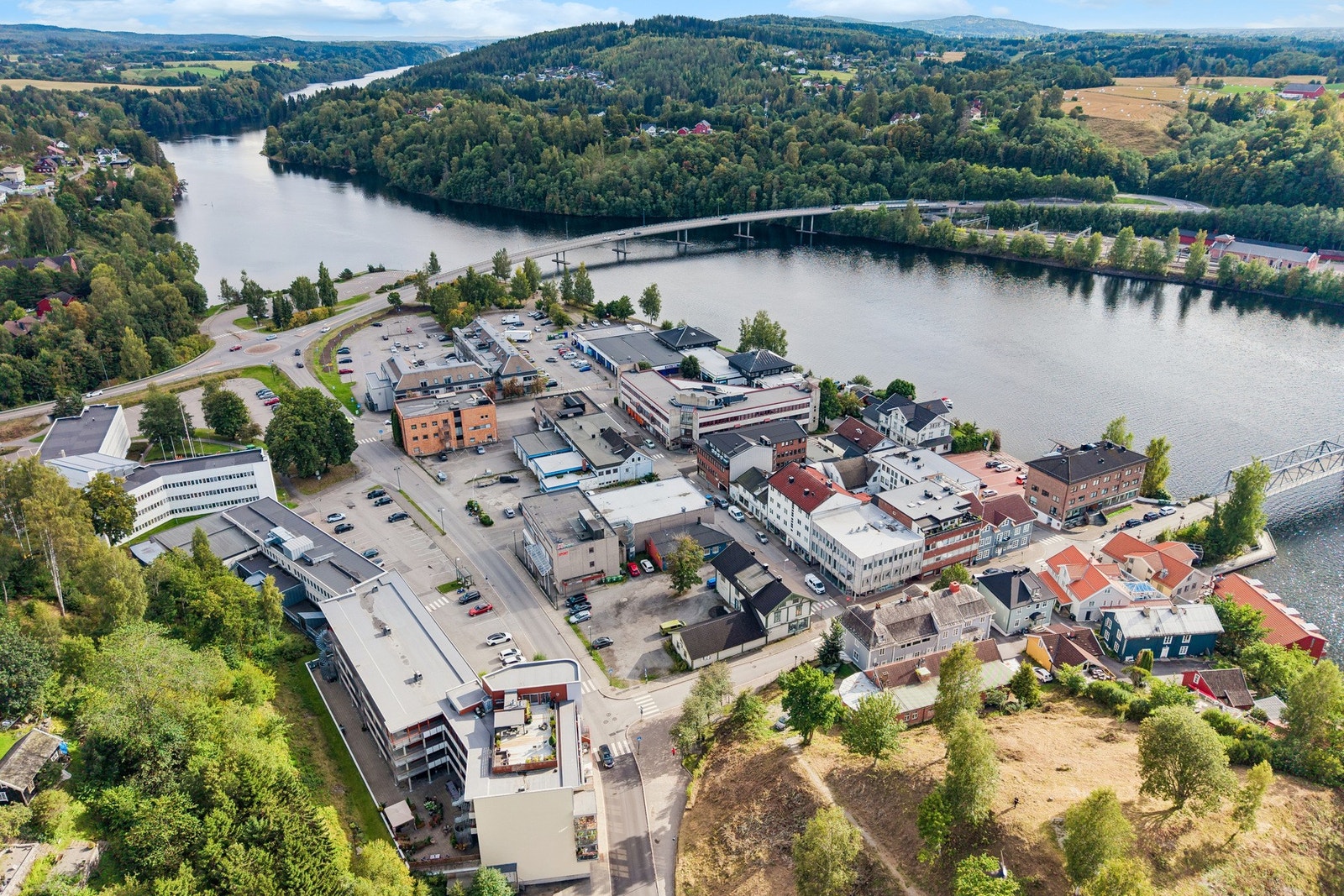For den tur- og friluftsinteresserte byr nærområdet på hyggelige omgivelser langs Vorma og fine muligheter for turer i og rundt Sundet. Galleribilde