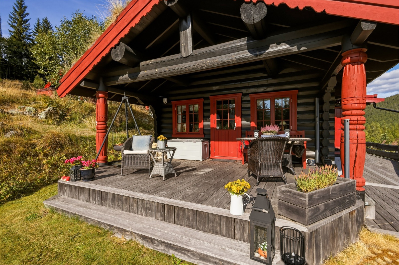 Overbygget terrasse med kveldssol. Galleribilde