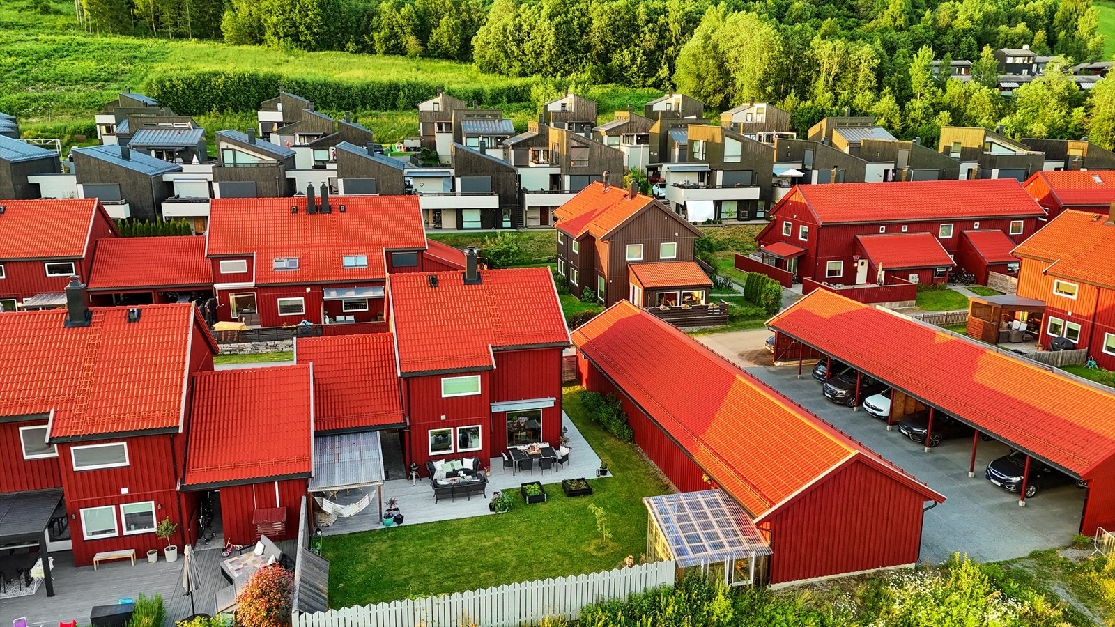 Boligen ligger i et etablert og barnevennlig boligområde. Galleribilde
