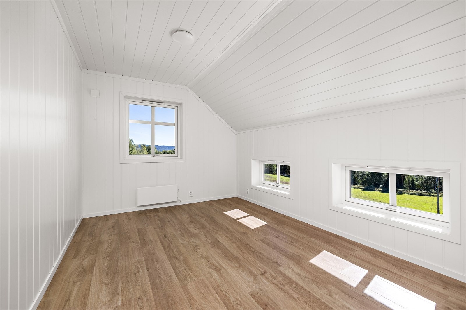 Soverommene i denne etasjen har nye overflater og laminatgulv. Galleribilde