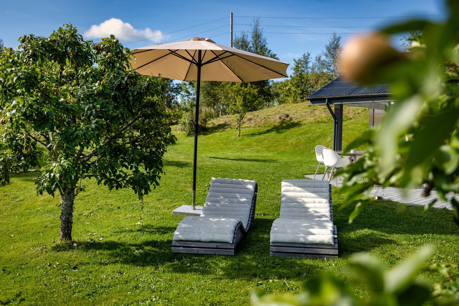 Landlig idyll, men sentral beliggenhet. Her bor man fredelig og tilbaketrukket, samtidig som Sandsli, Kokstad og Flesland ligger like i nærheten. Galleribilde