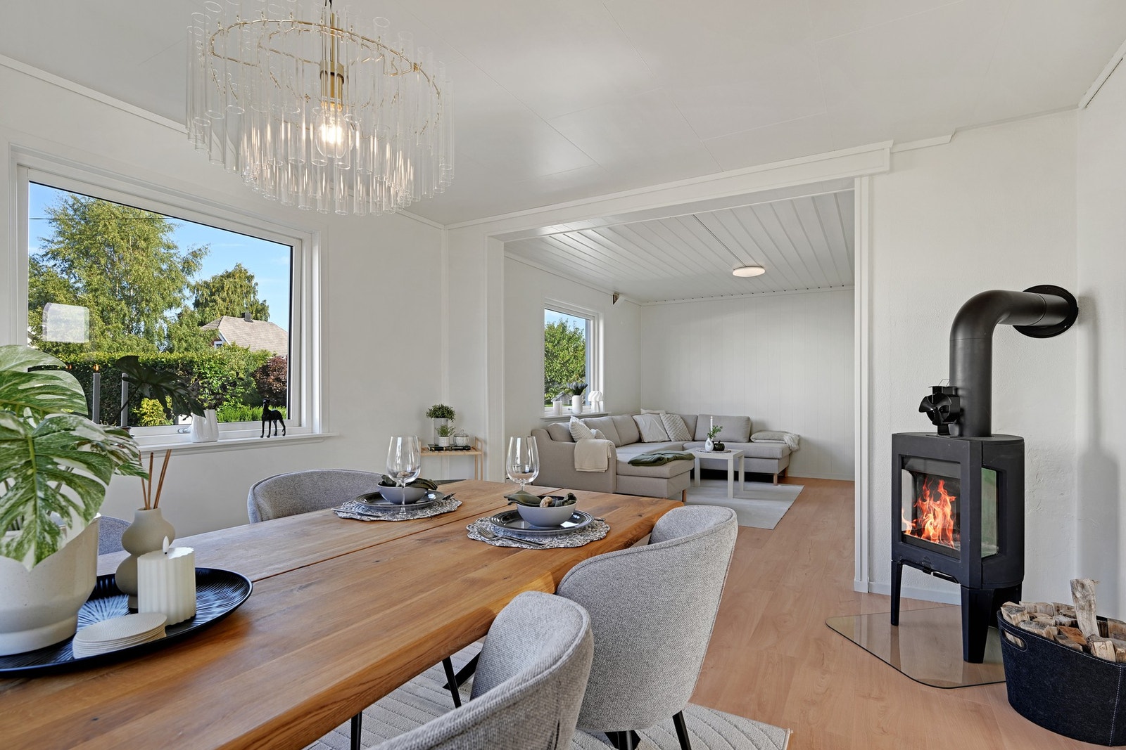 En innholdsrik familiebolig med mye plass, solrik hagetomt og balkong med deilig morgensol Galleribilde