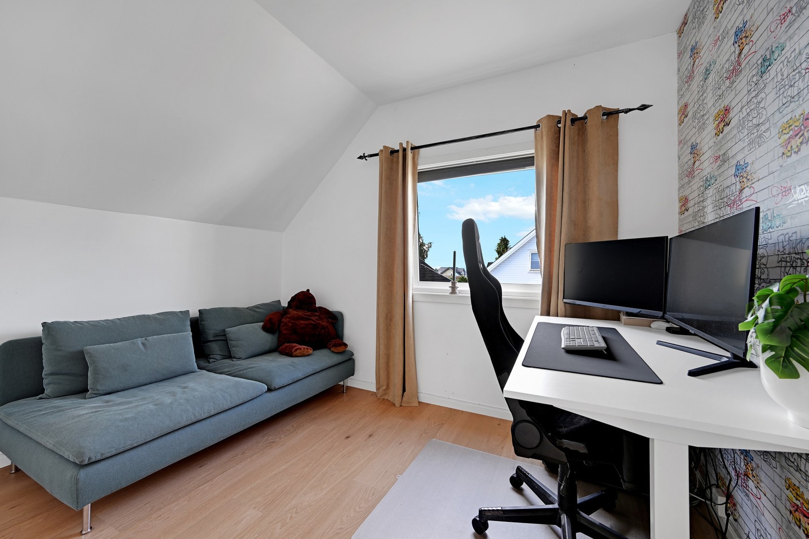 Soverom 2 med mye plass Galleribilde