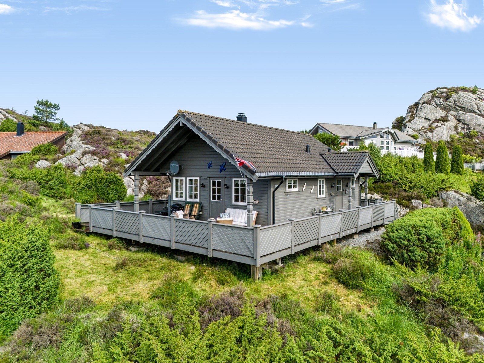 En velholdt og trivelig hytte med attraktiv beliggenhet i naturskjønne omgivelser. Galleribilde