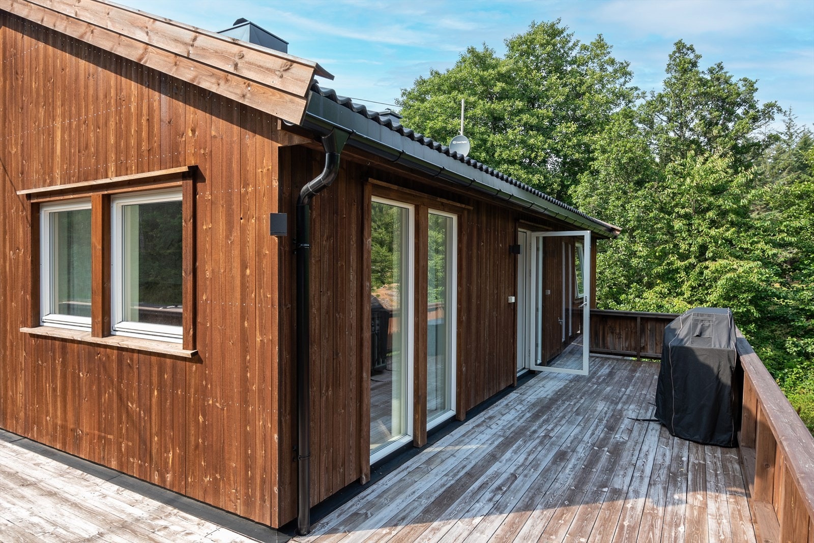 Området er godt egnet for både barnefamilier og voksne som ønsker en hverdag tett på naturen, med gode muligheter for bading, båtliv, fiske og fine turer langs kysten Galleribilde