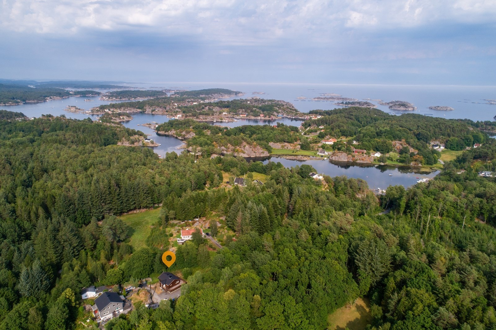 Eiendommen har en attraktiv beliggenhet i Skottevigveien i Lillesand Galleribilde