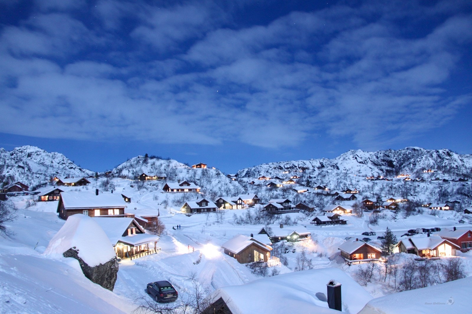 Ljosland på vinterstid - et stemningsfullt og snørikt fjellområde med preparerte løyper, alpine bakker og et levende vintermiljø (Selgers private bilde). Galleribilde