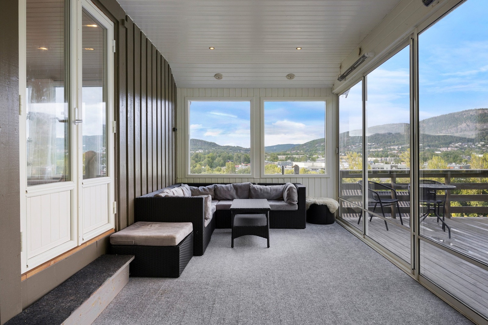 Fra stuen har du adkomst til innglasset terrasse på 17 kvm Galleribilde