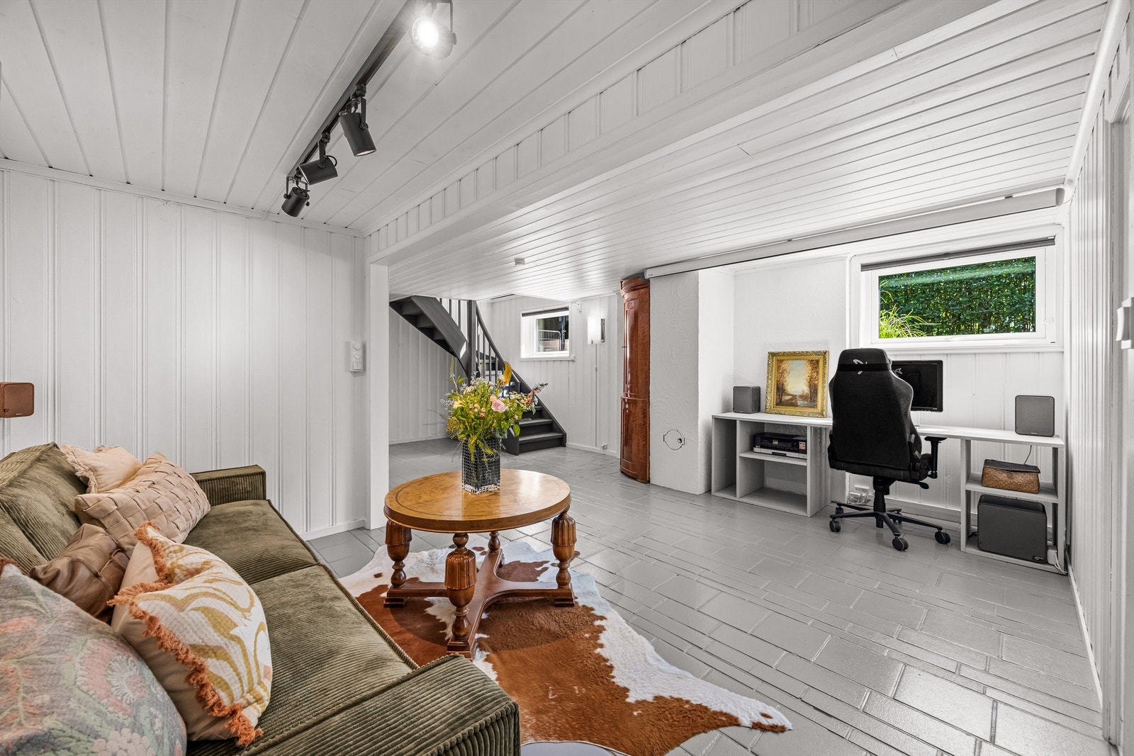 Kjellerstuen er romslig og kan enkelt innredes med både TV-krok og sittegruppe. Galleribilde