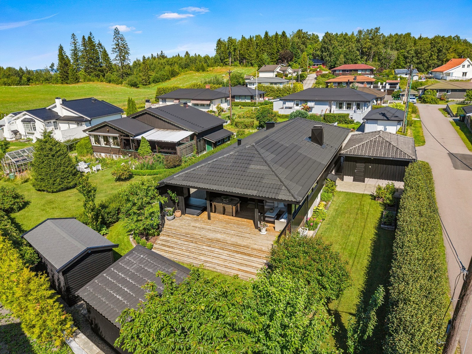 Barnevennlig nabolag med kort vei til skoler og barnehager. Galleribilde