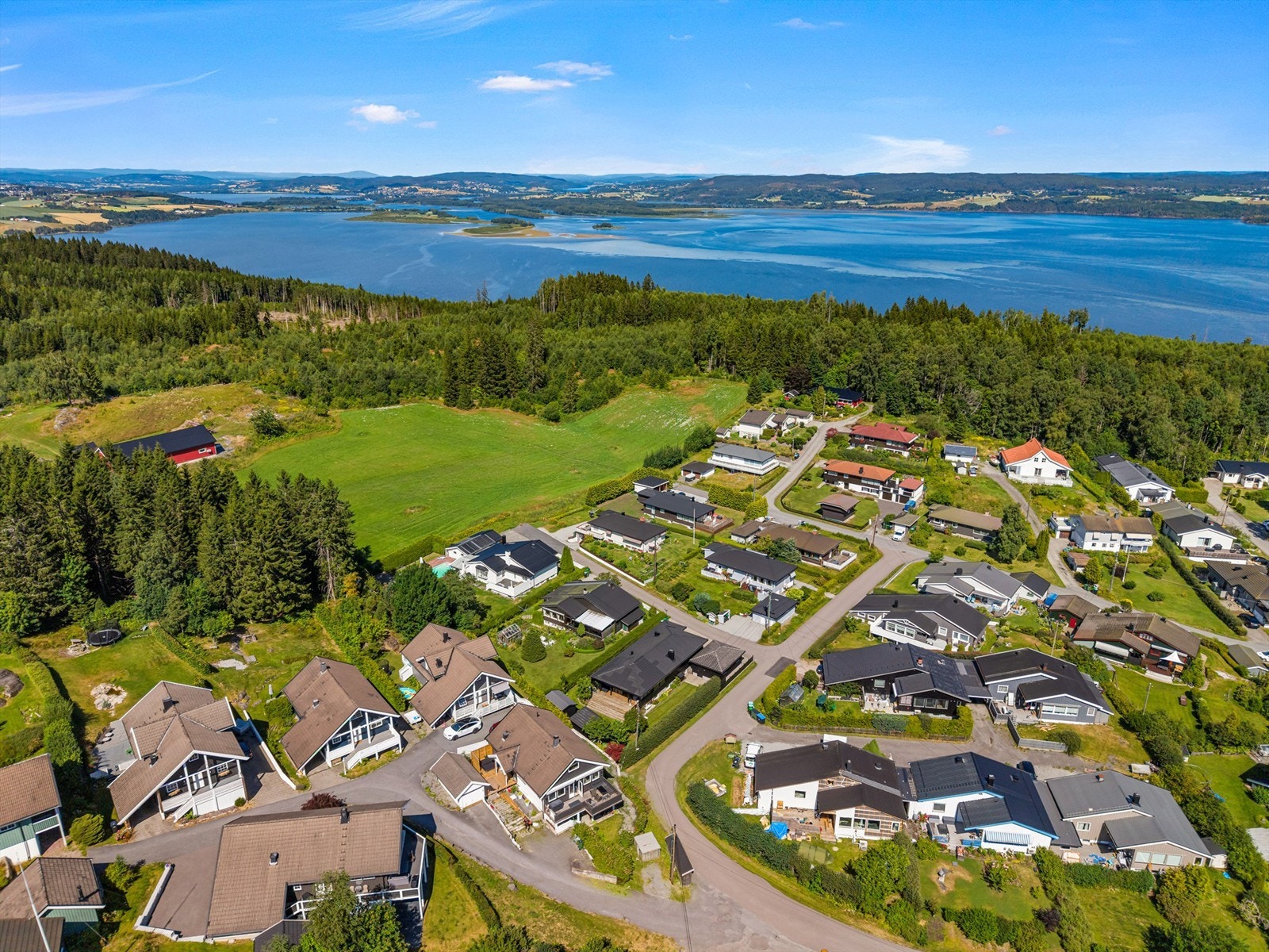 Nærhet til flotte turområder og Øyeren. Galleribilde