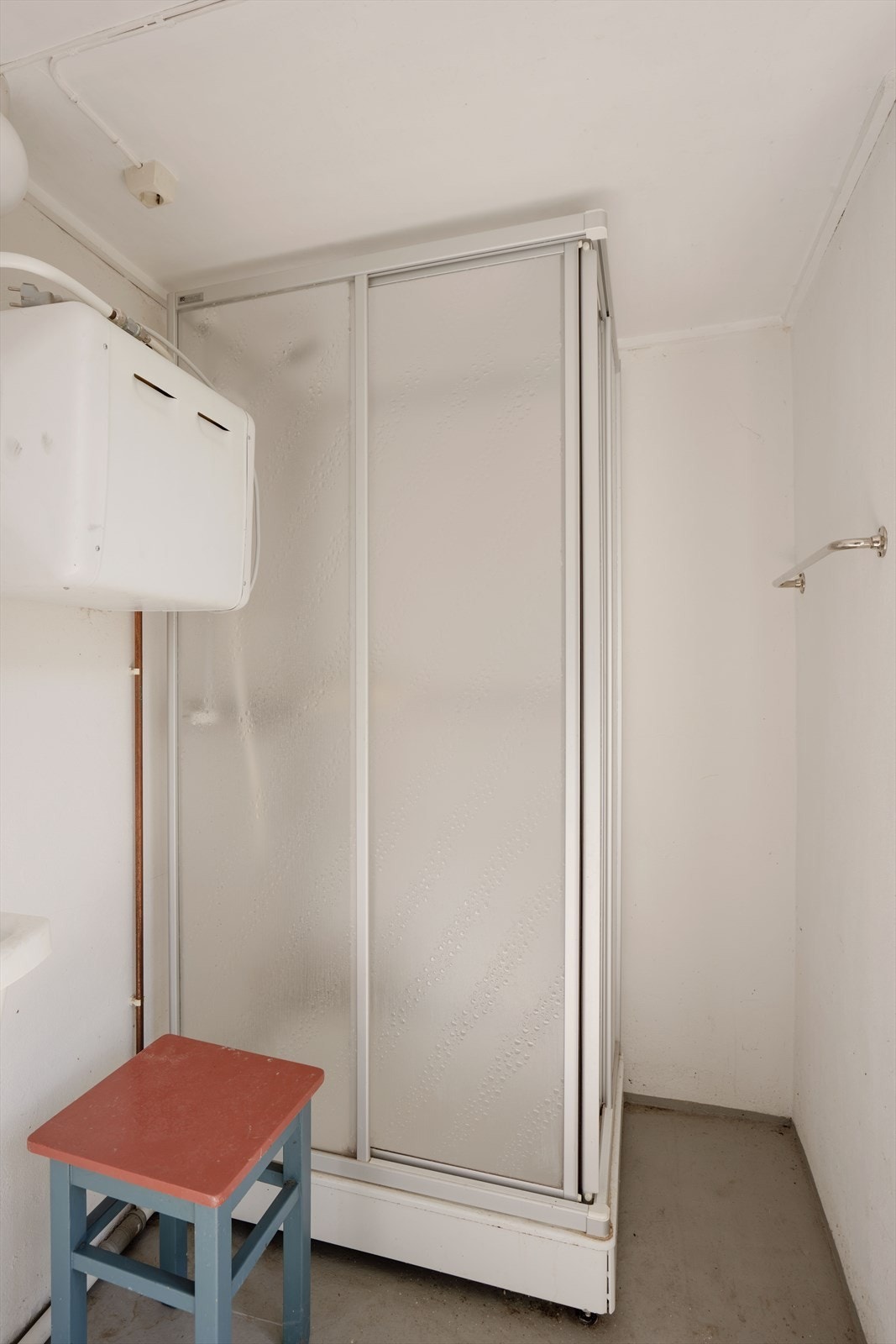 Pumpehuset er utstyrt med dusjkabinett. Det har ikke vært i bruk på en del år og har ikke godkjent avløp. Galleribilde