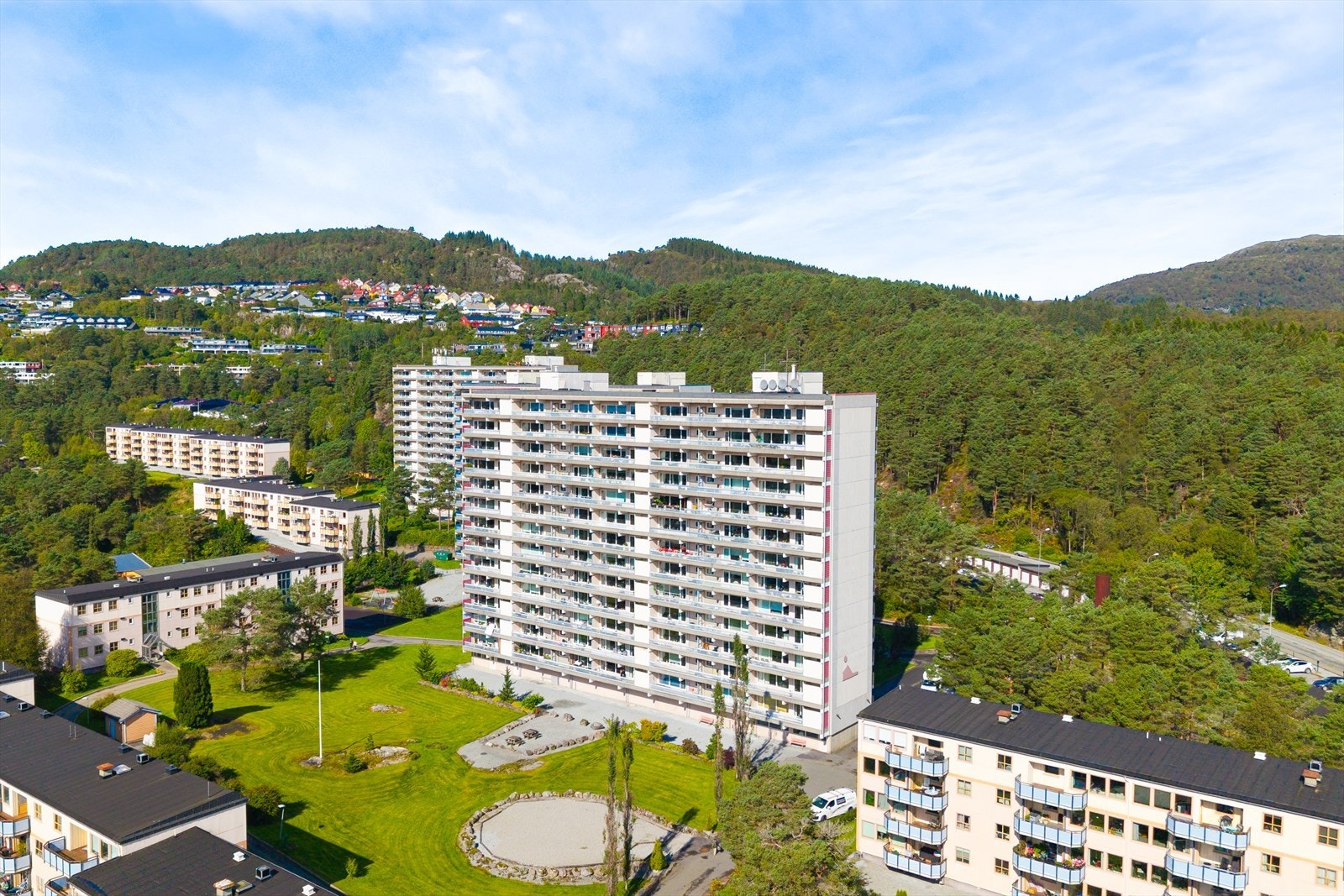 Borettslaget har egen nettside med nyttig informasjon www.prestestien.no. Galleribilde