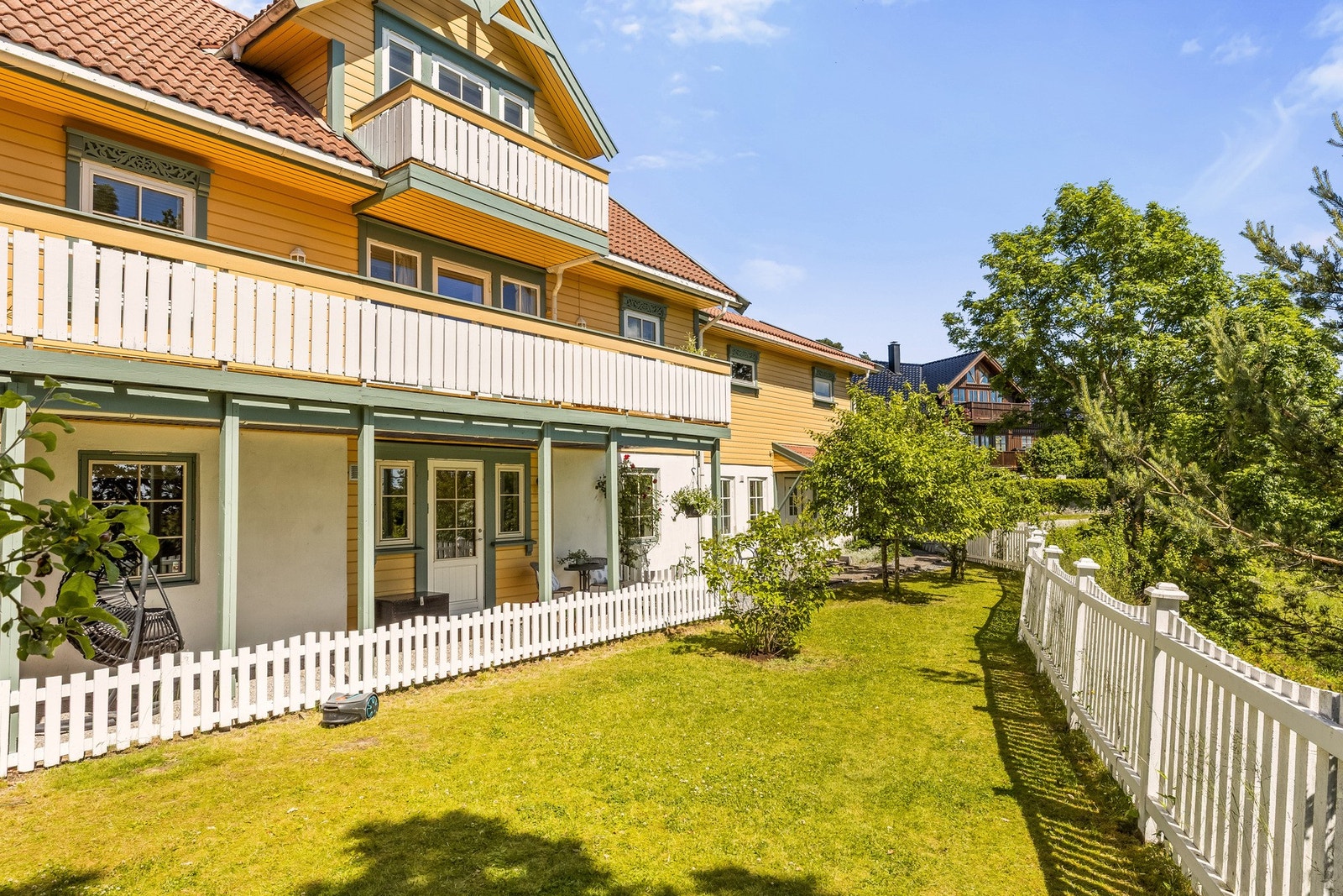 Enebolig med to godkjente utleieleiligheter. Leilighet nr. 1 er i underetasjen og leilighet nr. 2 er under garasjen Galleribilde
