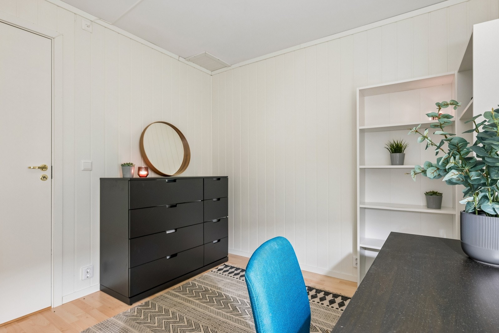 Bod innredet som kontor Galleribilde