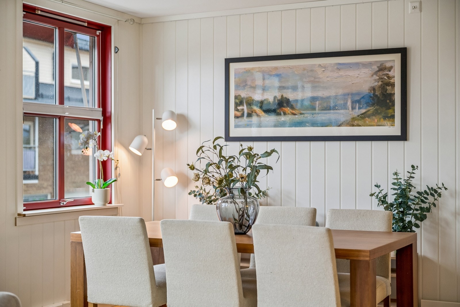 I stuen er det god plass til spisestue Galleribilde