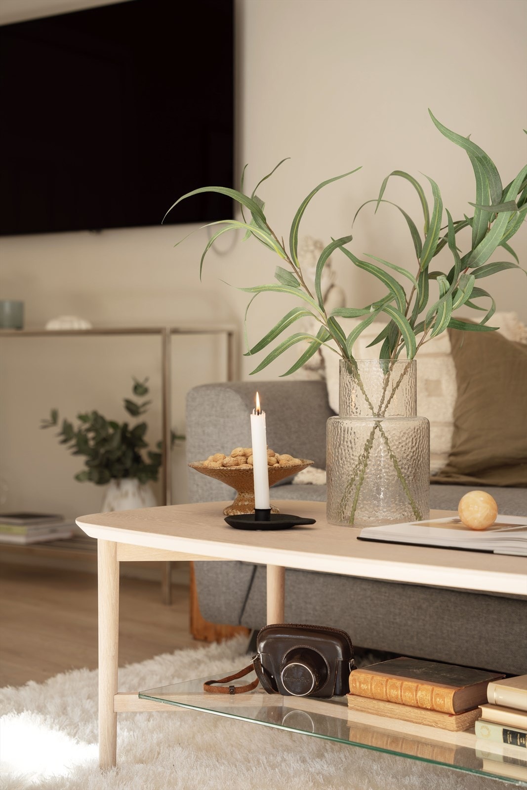 Masser av naturlig lys strømmer inn gjennom vindusflatene. Galleribilde
