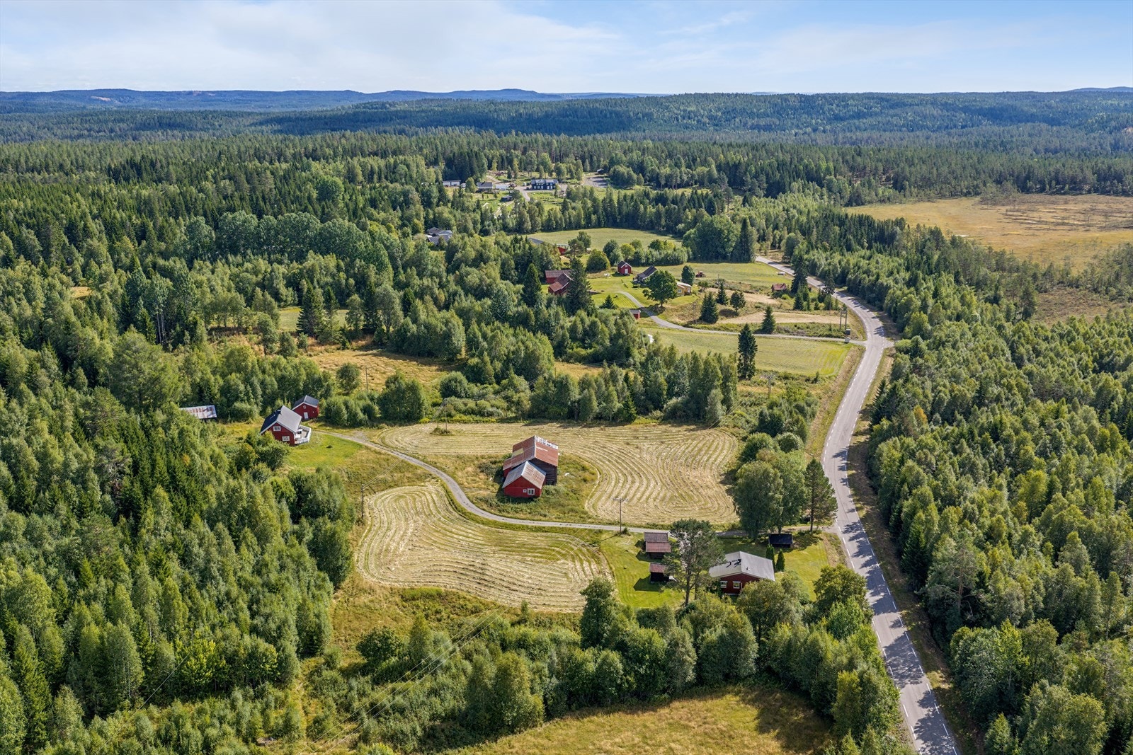 Her bor du med naturen som nærmeste nabo, men kun en drøy times kjøretur fra Oslo. Galleribilde