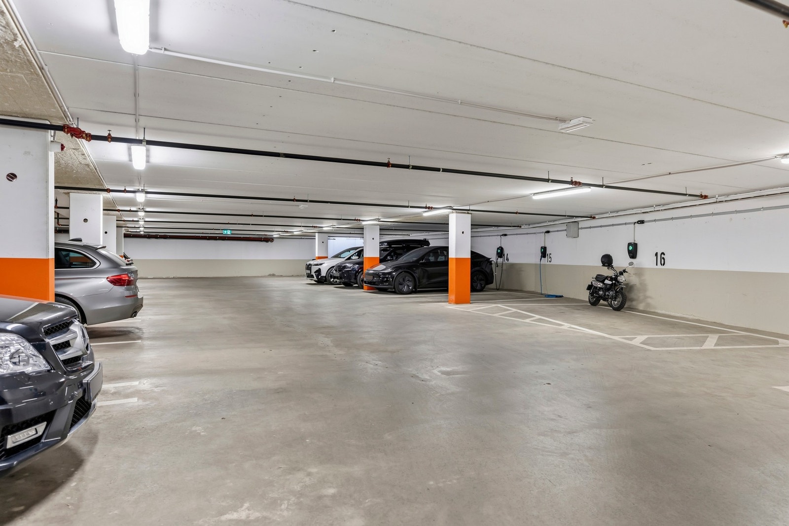Felles garasjeanlegg med tidvis mulighet for leie/kjøp Galleribilde