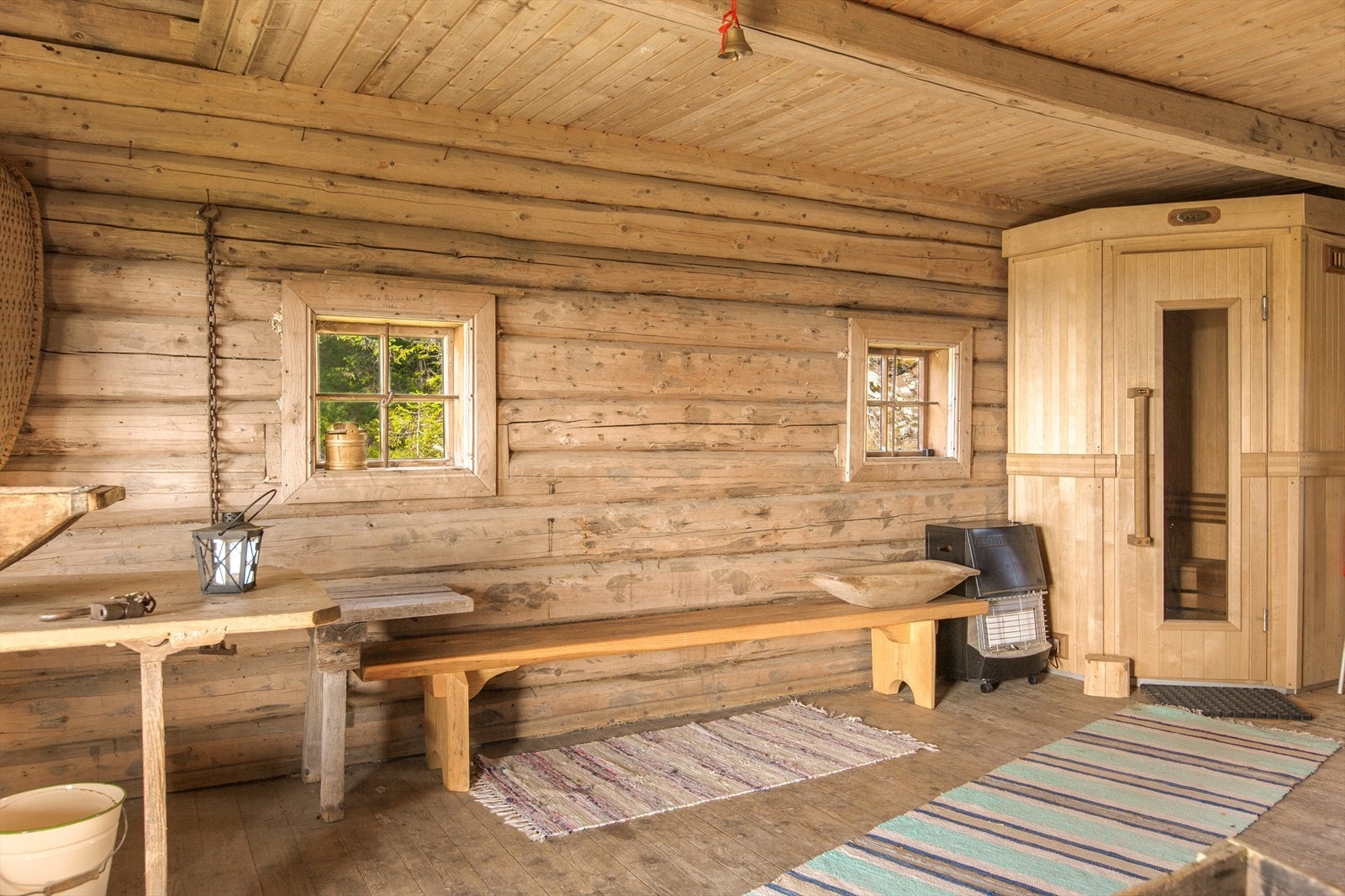 Gammelstue/ bod med loft Galleribilde
