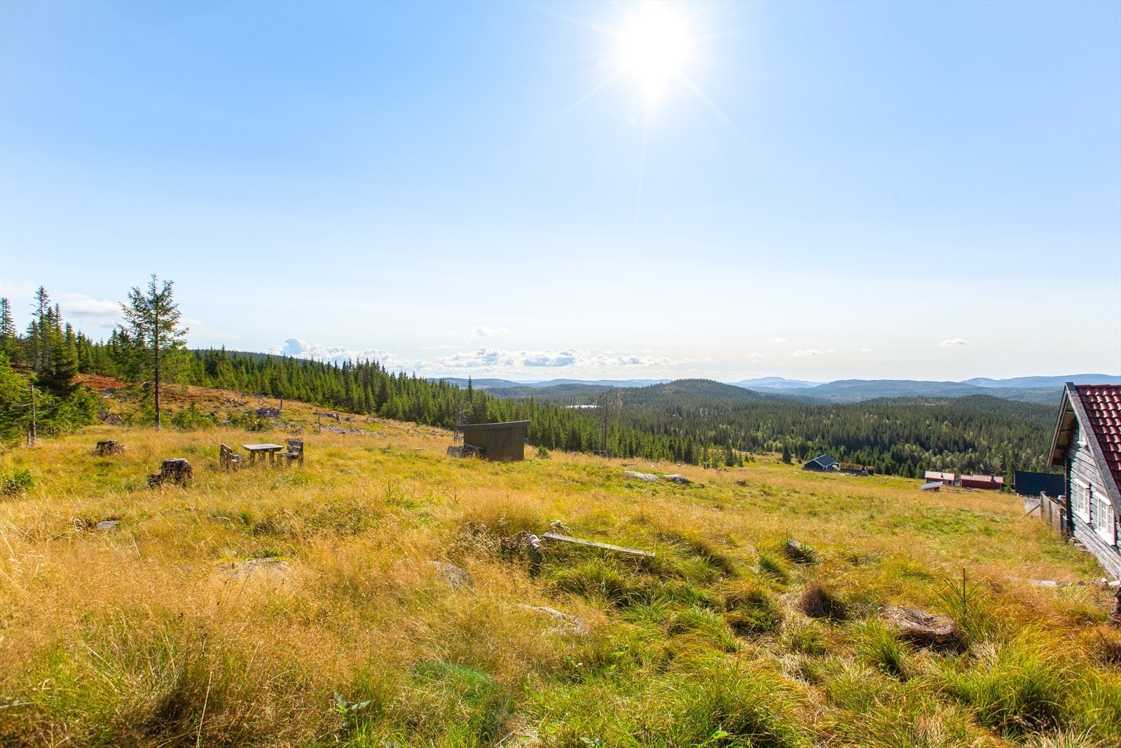 Nydelig utsikt ved hytta, i retning Øyungen og Hurdal mot Romerike - Flotte solforhold Galleribilde