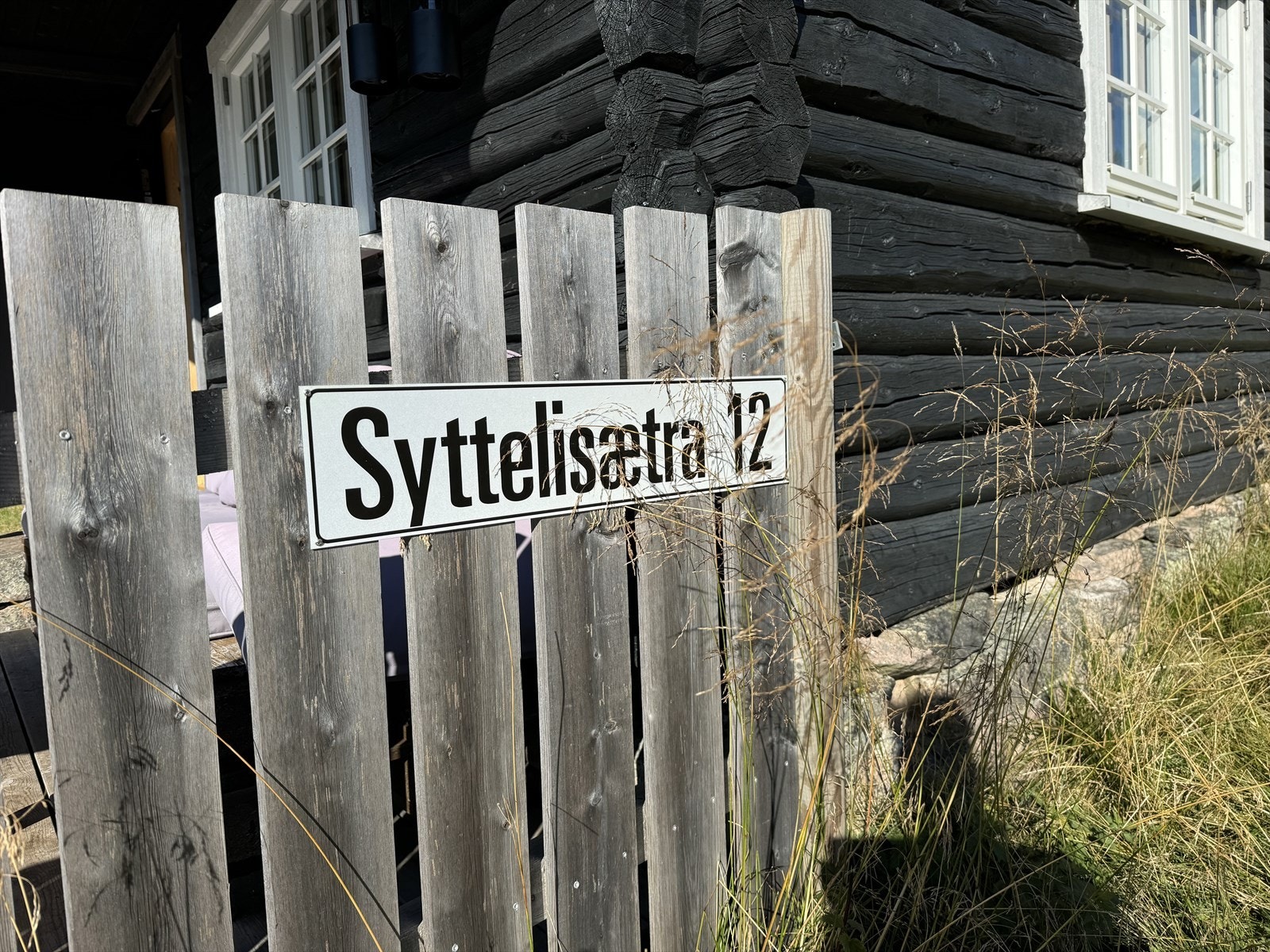 Velkommen! Det er inngjerdet foran inngangen Galleribilde