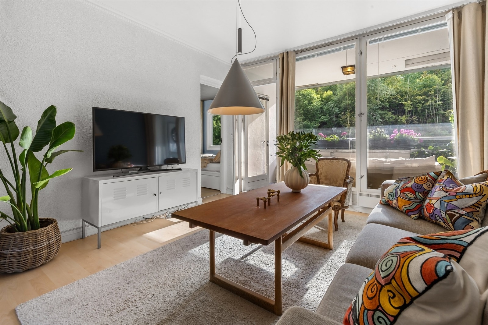 Fra stuen er det utgang til en flott sydvestvendt balkong Galleribilde