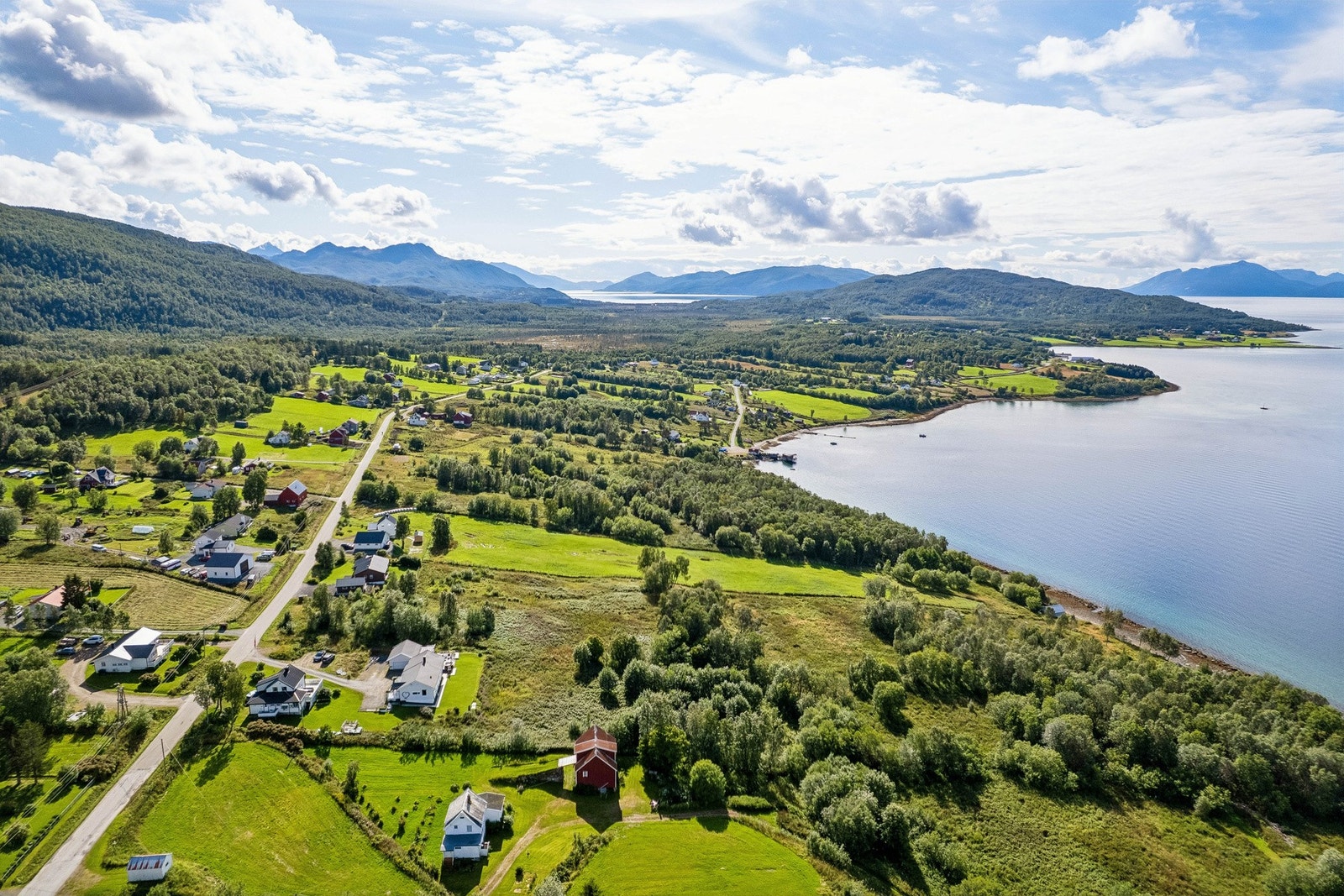 Området byr på et aktivt lokalsamfunn og nærhet til naturen. Galleribilde
