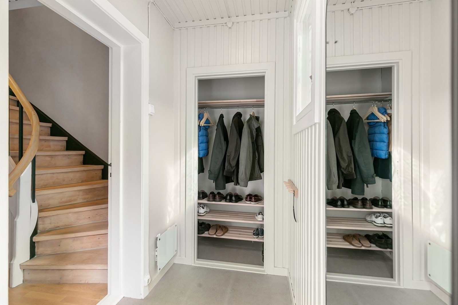 Godt med plass til oppbevaring av sko- og yttertøy. Galleribilde