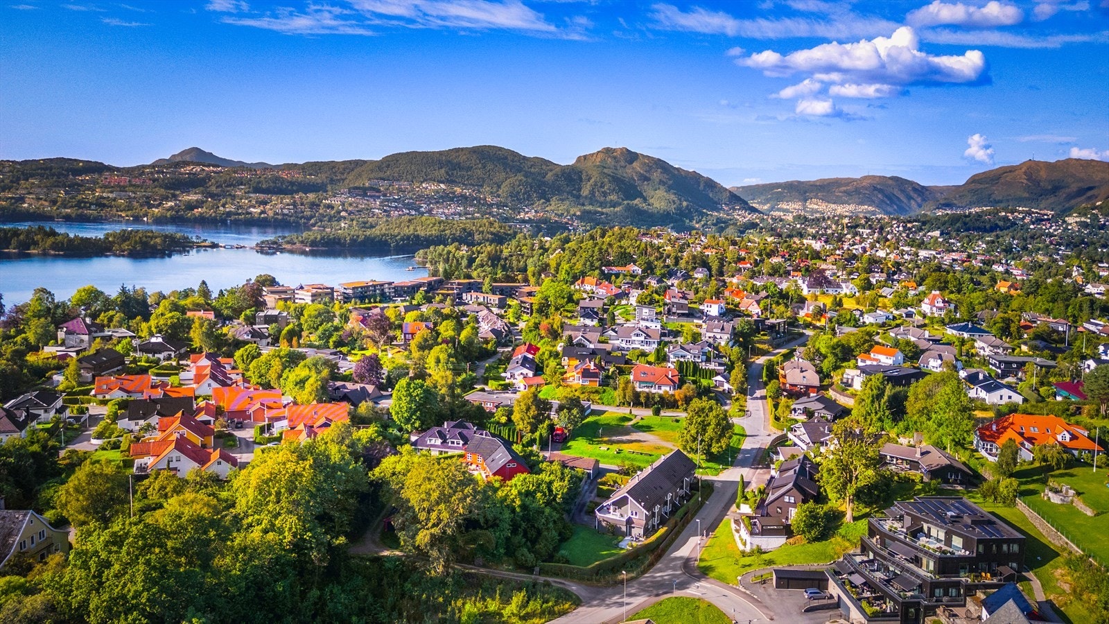 Fra eiendommen er det kort vei til fine turområder og Nordåsvatnet. Galleribilde