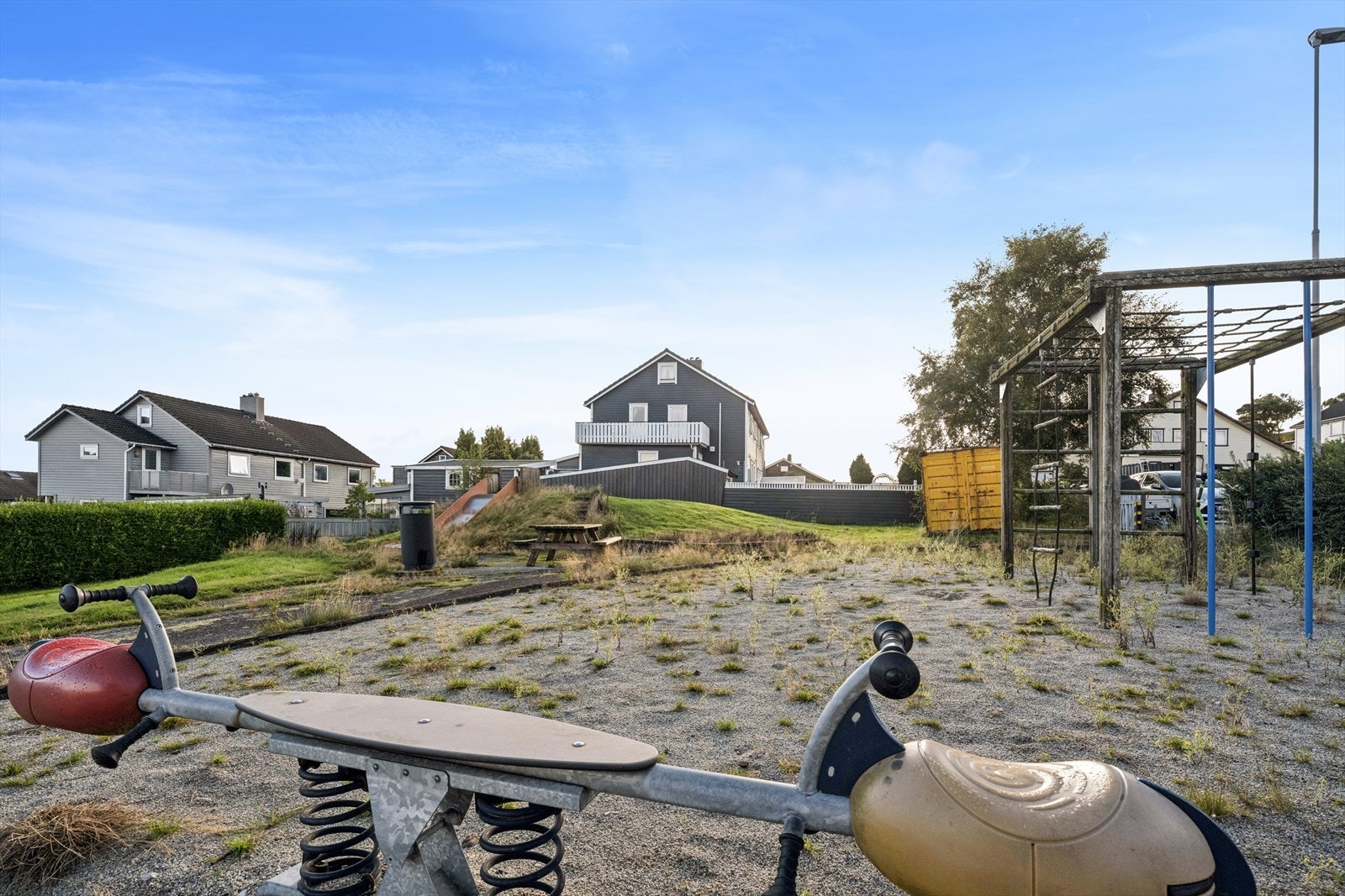 Nærområdet på Byhaugen byr på trygge lekeplasser og kort vei til Byfjord skole og turområder ved Stokkavatnet. Galleribilde