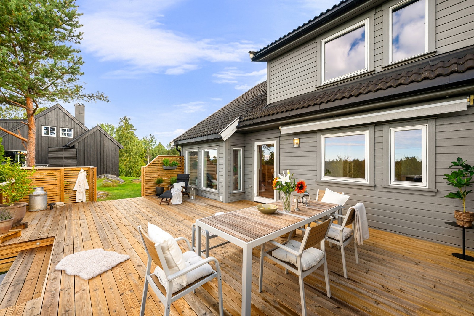 En innholdsrik og familievennlig tomannsbolig over tre plan Galleribilde