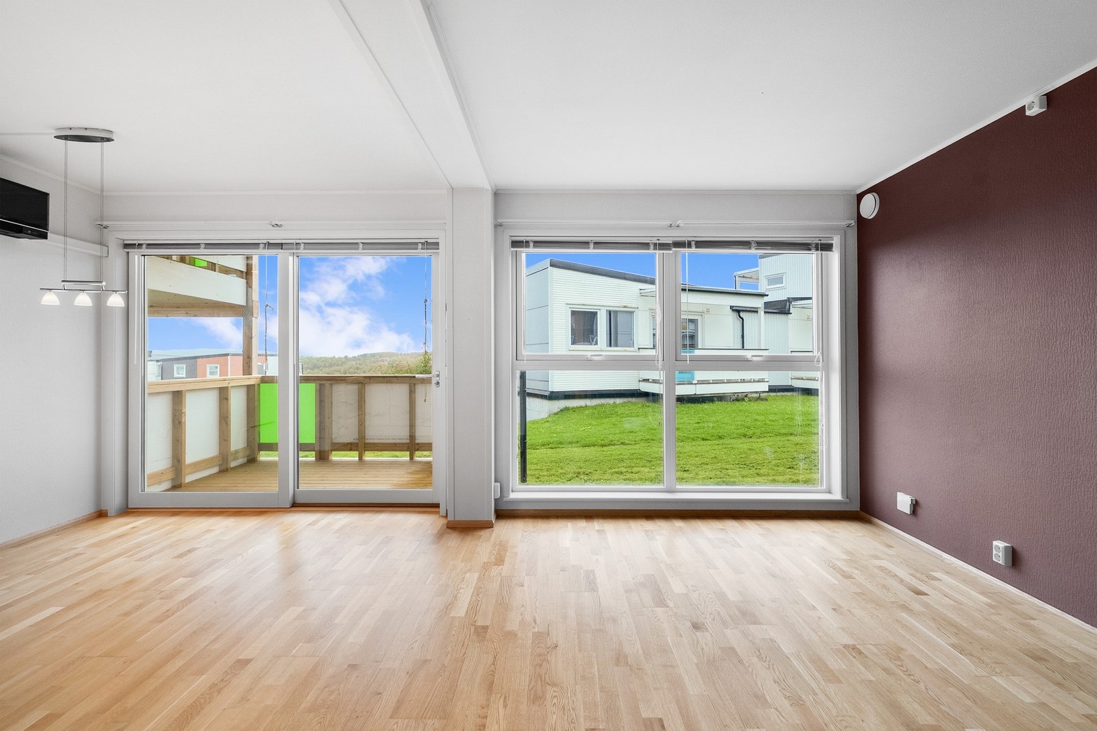Her er det plass for både sofagruppe og spisebord. Galleribilde