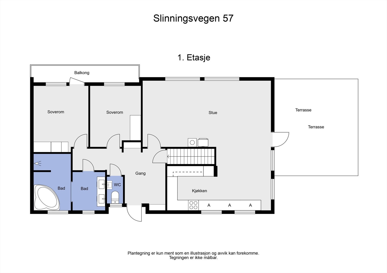 Første etasje har en god planløsning med stue/kjøkken, to soverom, bad og toalettrom. Fra stuen er det utgang til terrasse, og fra ett soverom er det utgang til veranda. Galleribilde